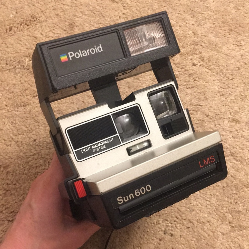 Polaroid Sun 600 Instant Film Camera - Picture 2 of 8